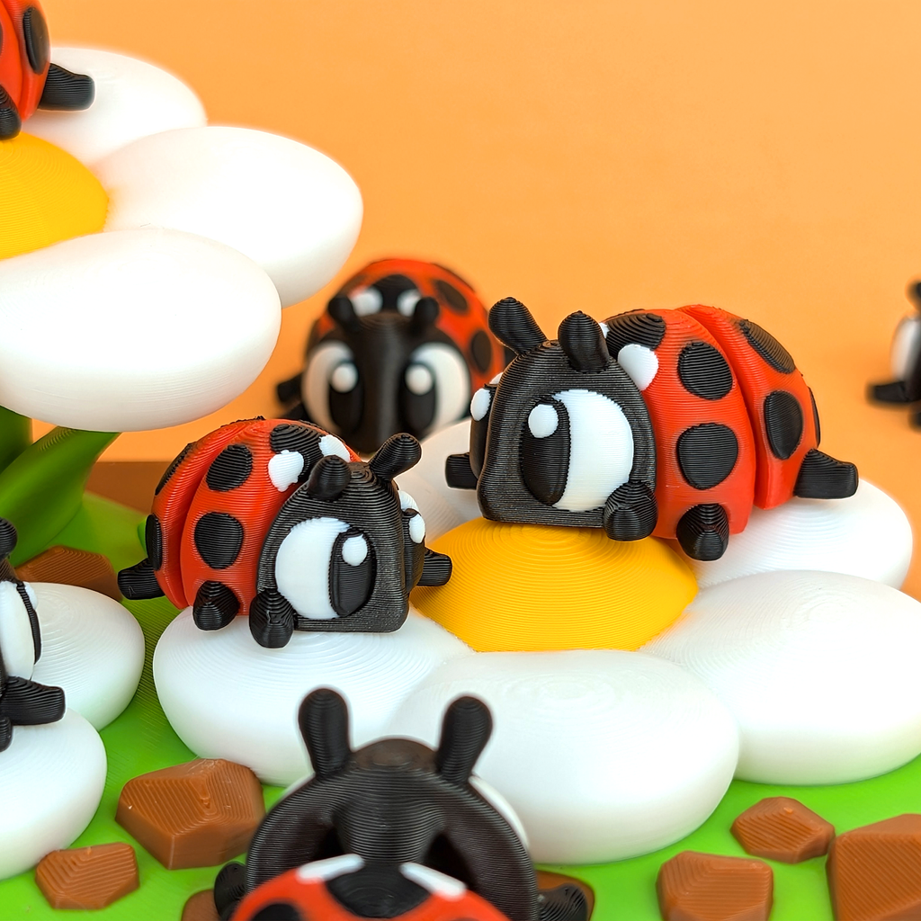 Mariquita Articulada Eco-Friendly Premium | Figura Coleccionable Biodegradable | Ziggys