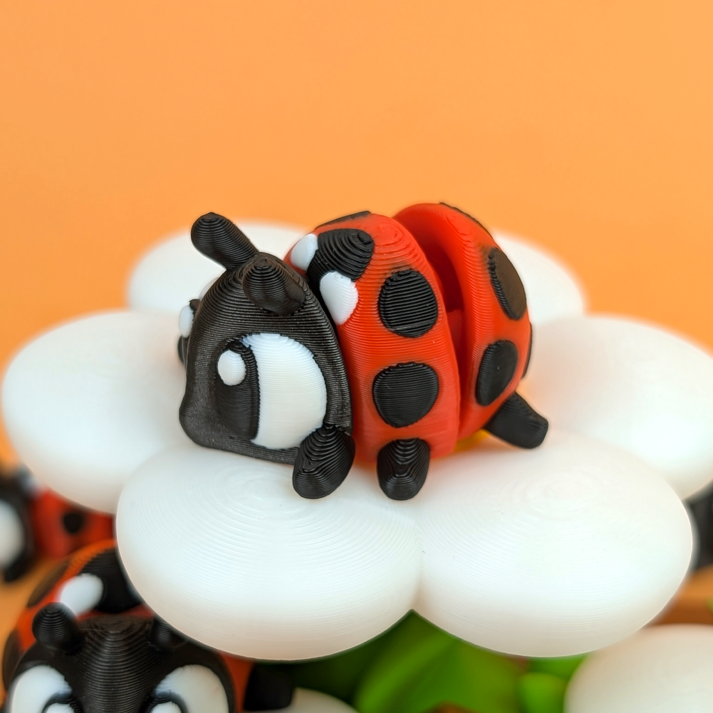 Mariquita Articulada Eco-Friendly Premium | Figura Coleccionable Biodegradable | Ziggys
