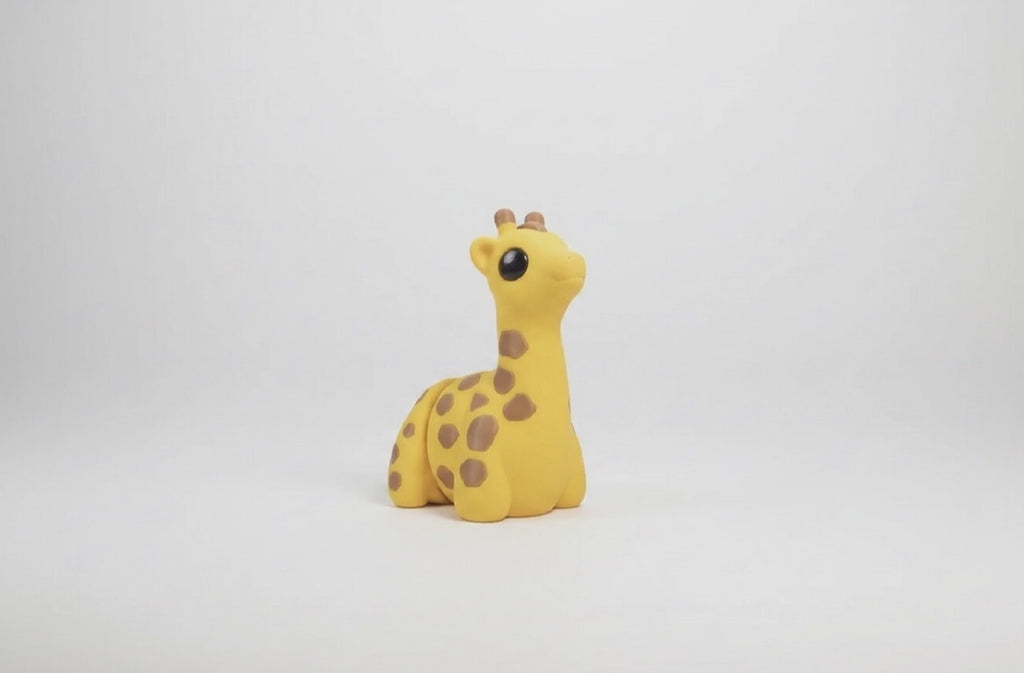 Jirafa articulada eco-friendly impresa en 3D | figura coleccionable biodegradable